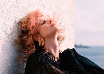 Chica con el corte Baby Bang