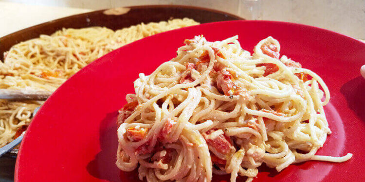 Pasta griega con queso feta