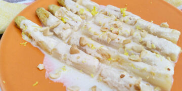 Espárragos blancos en salsa de almendras