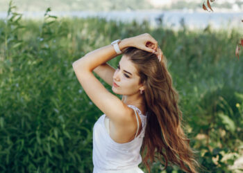 Haz que tu pelo reviva con más fuerza tras el verano con este combo botánico de Naturtint
