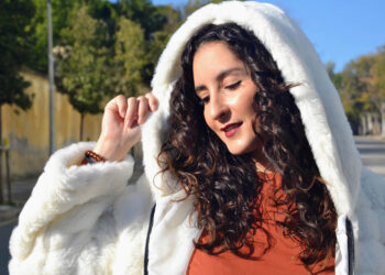 Espectacular pelo rizado en invierno de María Gascón