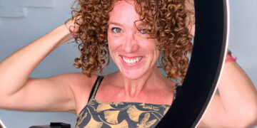 Acaba con el frizz en climas húmedos, Gema Santamaría de @gemabuscaelrizo nos da los trucos definitivos