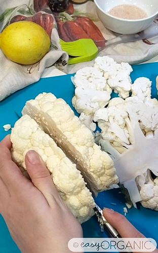 cortando los filetes de coliflor