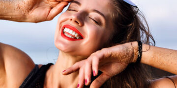 La barra multiusos que lo hace todo: color natural para labios, mejillas y ojos