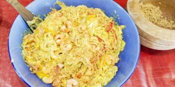 Fideos thai al curry