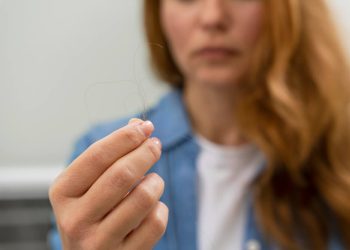 Caída del cabello en otoño: causas y cuidados