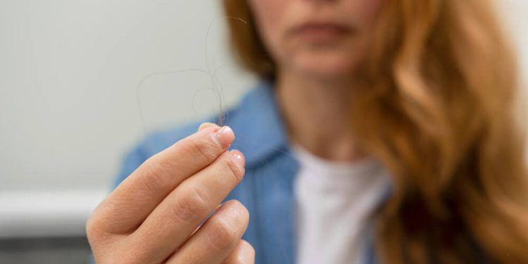 Caída del cabello en otoño: causas y cuidados